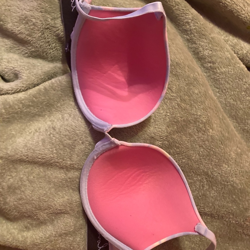 Pink bras - Picture 2 of 7